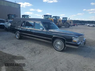 1992 Cadillac Brougham z VIN 1G6DW54E9NR713312, wystawiony jako Copart lot #71659794 z przebiegiem 41 467 mil mil oraz Tytuł czysty. Historia ofert i sprzedaży dostępna na DreamBid. Obrazek 4.