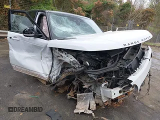 2022 Land Rover Range Rover Sport SVR z VIN SALWZ2RE8NA799627, wystawiony jako IAAI lot #41951653 z przebiegiem 29 265 mil mil oraz . Historia ofert i sprzedaży dostępna na DreamBid. Obrazek 17.