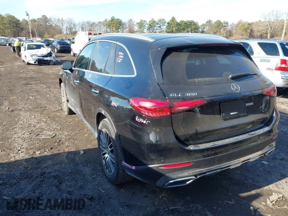 2025 Mercedes-Benz GLC with VIN W1NKM4HB9SF262473, listed as a IAAI auction lot 40948248 with 4,743 mi miles. Bid and sale history available at carsss.com. Image 3.