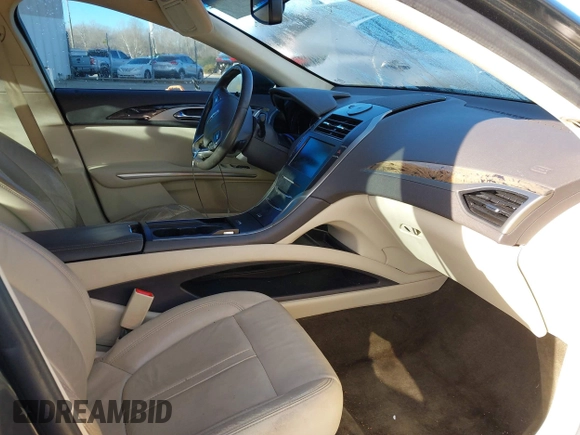 2015 Lincoln MKZ z VIN 3LN6L2J99FR605715, wystawiony jako IAAI lot #41431384 z przebiegiem Nie podano mil oraz . Historia ofert i sprzedaży dostępna na DreamBid. Obrazek 5.