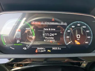 2022 Audi e-tron Premium z VIN WA1AAAGEXNB023977, wystawiony jako Copart lot #53498145 z przebiegiem 28 494 mil mil oraz Szkody całkowita. Historia ofert i sprzedaży dostępna na DreamBid. Obrazek 9.