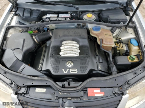 1999 Volkswagen Passat GL with VIN WVWMD63B1XE216281, listed as a Copart auction lot 75200694 with 0 mi miles and Non Repairable. Bid and sale history available at carsss.com. Image 11.