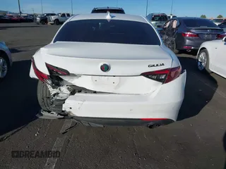 2019 Alfa Romeo Giulia z VIN ZARFAMAN5K7622490, wystawiony jako IAAI lot #41403496 z przebiegiem Nie podano mil oraz . Historia ofert i sprzedaży dostępna na DreamBid. Obrazek 16.