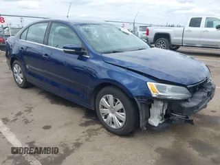 2013 Volkswagen Jetta SE с VIN 3VWDP7AJ0DM223801, выставлен на аукционе IAAI как лот 42132060 с пробегом 129 652 миль миль и . История ставок и продаж доступна на DreamBid. Изображение 1.