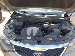 2013 Kia Sorento LX z VIN 5XYKTDA24DG349430, wystawiony jako IAAI lot #42549811 z przebiegiem 204 664 mil mil oraz . Historia ofert i sprzedaży dostępna na DreamBid. Obrazek 10.