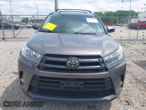 2018 Toyota Highlander SE z VIN 5TDJZRFH6JS495380, wystawiony jako IAAI lot #42427831 z przebiegiem 117 159 mil mil oraz . Historia ofert i sprzedaży dostępna na DreamBid. Obrazek 13.
