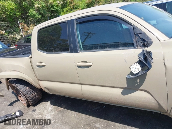 2017 Toyota Tacoma SR5 z VIN 3TMAZ5CN1HM026355, wystawiony jako IAAI lot #42060428 z przebiegiem 165 096 mil mil oraz . Historia ofert i sprzedaży dostępna na DreamBid. Obrazek 13.