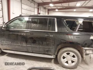 2017 Chevrolet Suburban Premier z VIN 1GNSKJKC0HR250854, wystawiony jako IAAI lot #41541476 z przebiegiem 128 231 mil mil oraz . Historia ofert i sprzedaży dostępna na DreamBid. Obrazek 14.