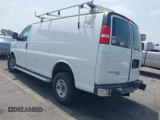 2014 GMC Savana Cargo z VIN 1GTW7FCA2E1903829, wystawiony jako IAAI lot #42432718 z przebiegiem 133 981 mil mil oraz . Historia ofert i sprzedaży dostępna na DreamBid. Obrazek 3.