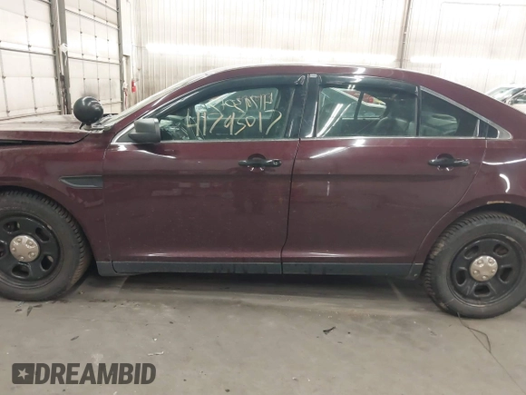 2016 Ford Police Interceptor z VIN 1FAHP2MK6GG129809, wystawiony jako IAAI lot #41793017 z przebiegiem 171 443 mil mil oraz . Historia ofert i sprzedaży dostępna na DreamBid. Obrazek 15.