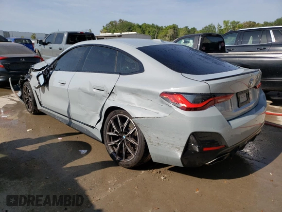 2023 BMW 4 Series M440i z VIN WBA63AW05PFN56369, wystawiony jako Copart lot #44258203 z przebiegiem 7 655 mil mil oraz . Historia ofert i sprzedaży dostępna na DreamBid. Obrazek 2.