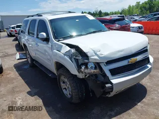 2010 Chevrolet Tahoe LT z VIN 1GNUKBE09AR176081, wystawiony jako IAAI lot #42085905 z przebiegiem 349 312 mil mil oraz . Historia ofert i sprzedaży dostępna na DreamBid. Obrazek 1.