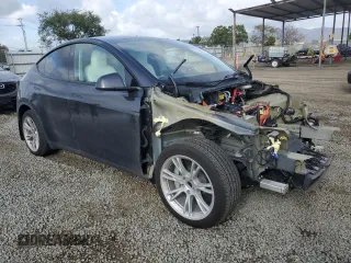 2024 Tesla Model Y с VIN 7SAYGDED9RF092955, выставлен на аукционе Copart как лот 51114245 с пробегом 6 385 миль миль и Списание • Salvage title. История ставок и продаж доступна на DreamBid. Изображение 4.