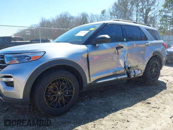 2020 Ford Explorer XLT with VIN 1FMSK7DH8LGA09516, listed as a IAAI auction lot 41650942 with 113,000 mi miles and . Bid and sale history available at carsss.com. Image 6.
