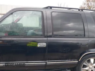 1998 GMC Yukon with VIN 1GKEC13R8WJ711255, listed as a IAAI auction lot 41457304 with 291,211 mi miles. Bid and sale history available at carsss.com. Image 14.