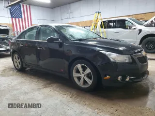2014 Chevrolet Cruze 2LT z VIN 1G1PE5SB0E7408047, wystawiony jako Copart lot #54370725 z przebiegiem 118 774 mil mil oraz Czysty tytuł • Clean title. Historia ofert i sprzedaży dostępna na DreamBid. Obrazek 4.