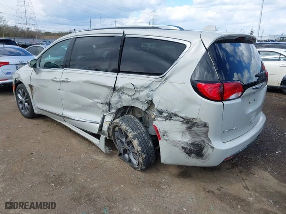 2017 Chrysler Pacifica Limited with VIN 2C4RC1GG6HR768882, listed as a IAAI auction lot 41889479 with 126,874 mi miles. Bid and sale history available at carsss.com. Image 3.