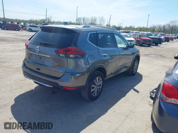 2018 Nissan Rogue SV z VIN KNMAT2MV6JP569246, wystawiony jako IAAI lot #42085827 z przebiegiem 143 364 mil mil oraz . Historia ofert i sprzedaży dostępna na DreamBid. Obrazek 4.