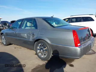 2008 Cadillac DTS 1SA z VIN 1G6KD57Y08U186328, wystawiony jako IAAI lot #41618974 z przebiegiem 71 920 mil mil oraz . Historia ofert i sprzedaży dostępna na DreamBid. Obrazek 6.