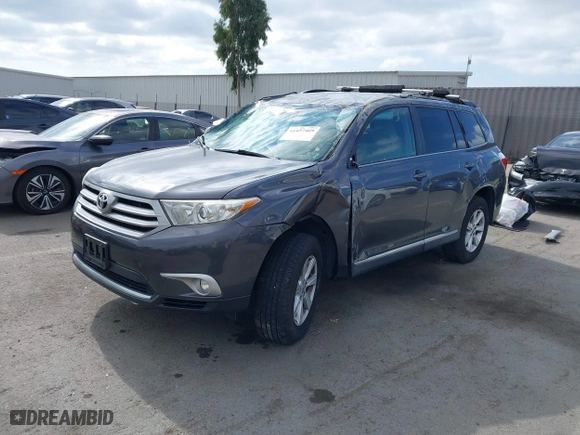 2013 Toyota Highlander with VIN 5TDZK3EH8DS142438, listed as a IAAI auction lot 41457469 with 165,347 mi miles. Bid and sale history available at carsss.com. Image 2.