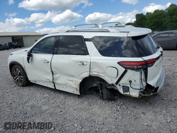 2024 Nissan Pathfinder Platinum z VIN 5N1DR3DG4RC235587, wystawiony jako Copart lot #55989855 z przebiegiem 22 214 mil mil oraz Szkoda całkowita • Salvage title. Historia ofert i sprzedaży dostępna na DreamBid. Obrazek 2.