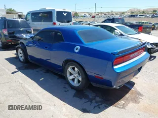 2010 Dodge Challenger R/T z VIN 2B3CJ5DT1AH129732, wystawiony jako IAAI lot #42205632 z przebiegiem 118 550 mil mil oraz . Historia ofert i sprzedaży dostępna na DreamBid. Obrazek 3.