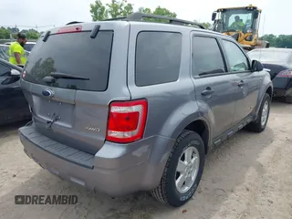 2008 Ford Escape XLT с VIN 1FMCU931X8KB99581, выставлен на аукционе IAAI как лот 42681620 с пробегом 117 607 миль миль и . История ставок и продаж доступна на DreamBid. Изображение 4.