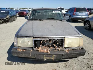 1993 Volvo 240 z VIN YV1AS8808P1489831, wystawiony jako Copart lot #72439554 z przebiegiem 147 232 mil mil oraz Tytuł czysty. Historia ofert i sprzedaży dostępna na DreamBid. Obrazek 5.