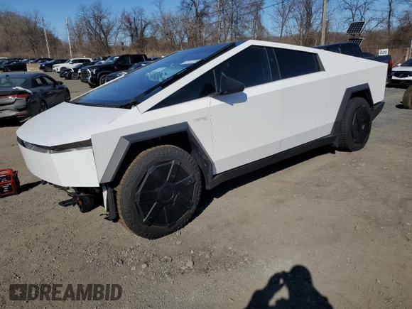 2024 Tesla Cybertruck Cyberbeast z VIN 7G2CEHEE8RA037002, wystawiony jako Copart lot #51112195 z przebiegiem 7477 mil mil oraz Szkody całkowita. Historia ofert i sprzedaży dostępna na DreamBid. Obrazek 1.