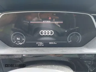 2023 Audi e-tron Premium Plus z VIN WA1LAAGE8PB006137, wystawiony jako IAAI lot #41974875 z przebiegiem 21 728 mil mil oraz . Historia ofert i sprzedaży dostępna na DreamBid. Obrazek 15.