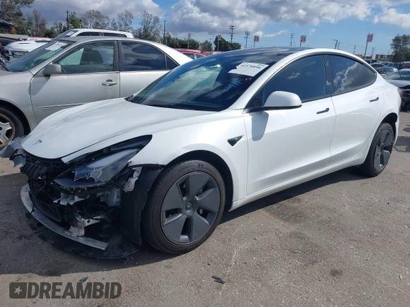 2023 Tesla Model 3 z VIN 5YJ3E1EA6PF488405, wystawiony jako IAAI lot #41570896 z przebiegiem 26 631 mil mil oraz . Historia ofert i sprzedaży dostępna na DreamBid. Obrazek 2.