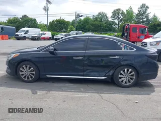 2015 Hyundai Sonata Limited z VIN 5NPE34AF4FH093298, wystawiony jako IAAI lot #42123513 z przebiegiem 206 337 mil mil oraz . Historia ofert i sprzedaży dostępna na DreamBid. Obrazek 14.