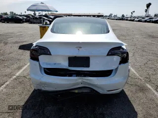 2023 Tesla Model 3 z VIN 5YJ3E1EA6PF517935, wystawiony jako Copart lot #60980325 z przebiegiem 45 496 mil mil oraz Szkoda całkowita • Salvage title. Historia ofert i sprzedaży dostępna na DreamBid. Obrazek 6.