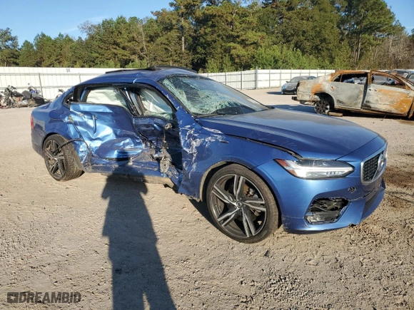 2020 Volvo S90 R-Design with VIN LVYA22MT2LP157001, listed as a Copart auction lot 80285064 with 107,583 mi miles and Salvage Title. Bid and sale history available at carsss.com. Image 4.