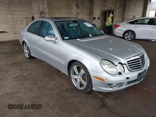 2008 Mercedes-Benz E 350 Luxury z VIN WDBUF87X08B331158, wystawiony jako IAAI lot #41814910 z przebiegiem 111 603 mil mil oraz . Historia ofert i sprzedaży dostępna na DreamBid. Obrazek 1.