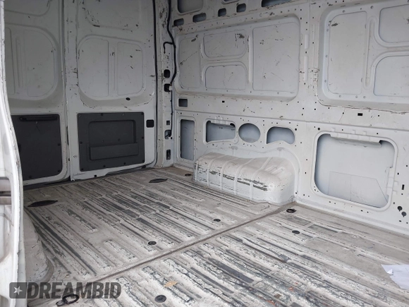 2017 Nissan NV Cargo SV z VIN 1N6BF0LY1HN803470, wystawiony jako IAAI lot #41729980 z przebiegiem 93 919 mil mil oraz . Historia ofert i sprzedaży dostępna na DreamBid. Obrazek 8.