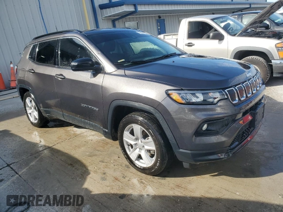2022 Jeep Compass Altitude with VIN 3C4NJCBB3NT229852, listed as a Copart auction lot 78921104 with 49,618 mi miles and Salvage title. Bid and sale history available at DreamBid. Image 4.