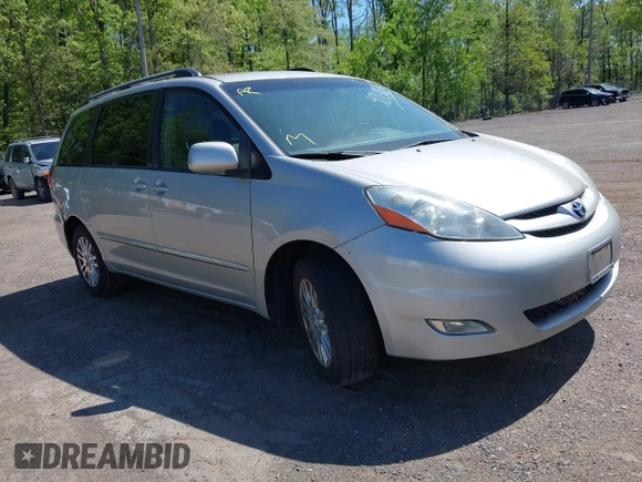 2010 Toyota Sienna XLE with VIN 5TDYK4CC3AS316002, listed as a IAAI auction lot 42138246 with 123,203 mi miles. Bid and sale history available at carsss.com. Image 1.