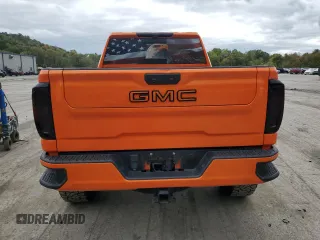 2021 GMC Sierra 3500HD Denali z VIN 1GT49WEY3MF113372, wystawiony jako Copart lot #74920824 z przebiegiem 26 900 mil mil oraz Szkoda całkowita • Salvage title. Historia ofert i sprzedaży dostępna na DreamBid. Obrazek 6.