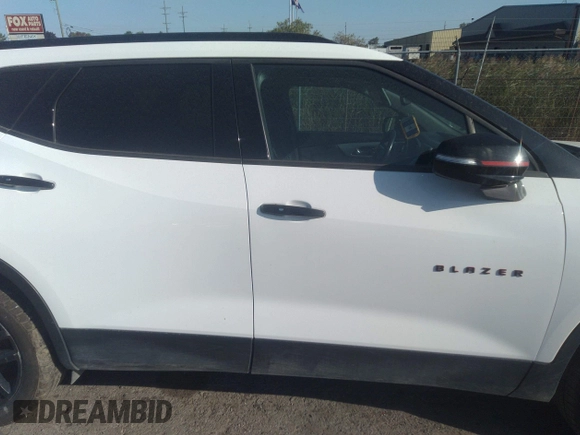 2020 Chevrolet Blazer LT z VIN 3GNKBCR49LS684674, wystawiony jako IAAI lot #40298156 z przebiegiem 83 008 mil mil oraz . Historia ofert i sprzedaży dostępna na DreamBid. Obrazek 13.