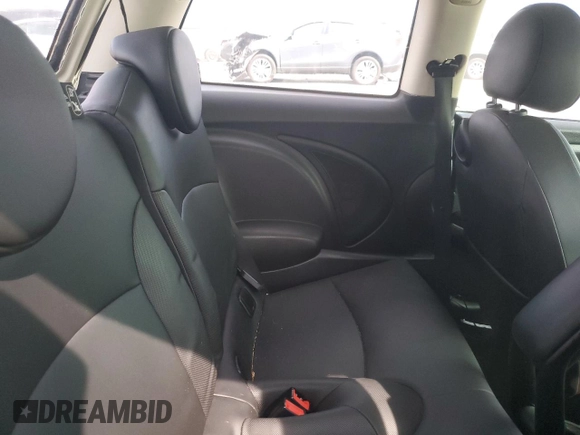 2013 MINI Hardtop с VIN WMWSU3C57DT681944, выставлен на аукционе Copart как лот 60126245 с пробегом 118 319 миль миль и Списание • Salvage title. История ставок и продаж доступна на DreamBid. Изображение 10.