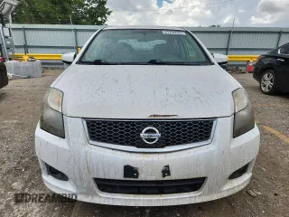 2011 Nissan Sentra S z VIN 3N1AB6AP2BL688735, wystawiony jako Copart lot #61795085 z przebiegiem 83 741 mil mil oraz Czysty tytuł • Clean title. Historia ofert i sprzedaży dostępna na DreamBid. Obrazek 5.