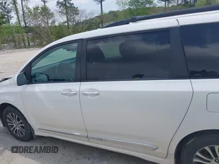 2019 Toyota Sienna XLE Auto Access Seat with VIN 5TDYZ3DC3KS970200, listed as a IAAI auction lot 42007928 with 64,023 mi miles. Bid and sale history available at carsss.com. Image 14.