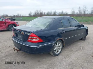 2004 Mercedes-Benz C 240 z VIN WDBRF81J84F457572, wystawiony jako IAAI lot #42126183 z przebiegiem 221 755 mil mil oraz . Historia ofert i sprzedaży dostępna na DreamBid. Obrazek 4.