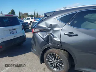 2023 Lexus NX 250 z VIN 2T2ADCAZXPC003877, wystawiony jako IAAI lot #41593097 z przebiegiem 14 597 mil mil oraz . Historia ofert i sprzedaży dostępna na DreamBid. Obrazek 18.
