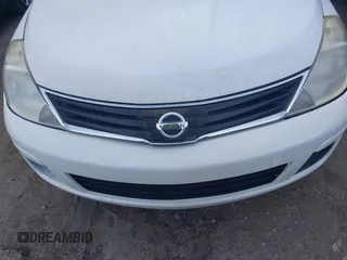 2011 Nissan Versa S z VIN 3N1BC1CP7BL442992, wystawiony jako IAAI lot #42184608 z przebiegiem 175 794 mil mil oraz . Historia ofert i sprzedaży dostępna na DreamBid. Obrazek 6.