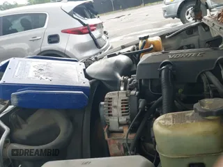 2000 Chevrolet Silverado 1500 LS z VIN 2GCEC19V0Y1193722, wystawiony jako IAAI lot #42232746 z przebiegiem Nie podano mil oraz . Historia ofert i sprzedaży dostępna na DreamBid. Obrazek 19.