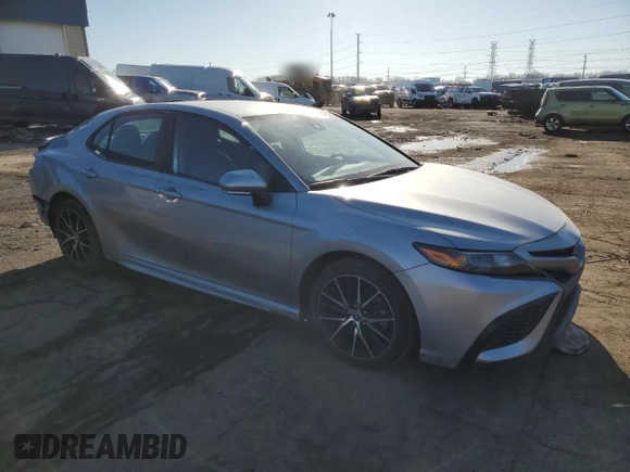 2022 Toyota Camry SE with VIN 4T1G11AK2NU685583, listed as a Copart auction lot 46940855 with 73,144 mi miles and Salvage Title. Bid and sale history available at carsss.com. Image 4.