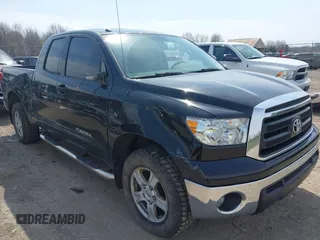2010 Toyota Tundra 4WD Truck with VIN 5TFUM5F14AX015516, listed as a IAAI auction lot 42118639 with 204,489 mi miles. Bid and sale history available at carsss.com. Image 1.