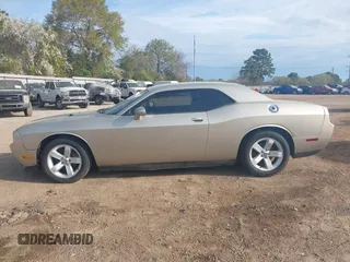 2013 Dodge Challenger SXT z VIN 2C3CDYAG7DH679444, wystawiony jako IAAI lot #41855484 z przebiegiem 158 741 mil mil oraz . Historia ofert i sprzedaży dostępna na DreamBid. Obrazek 14.
